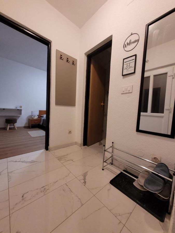 Апартаменти Kod Dide - Entry With Pin 0-24H Славонський Брод Екстер'єр фото