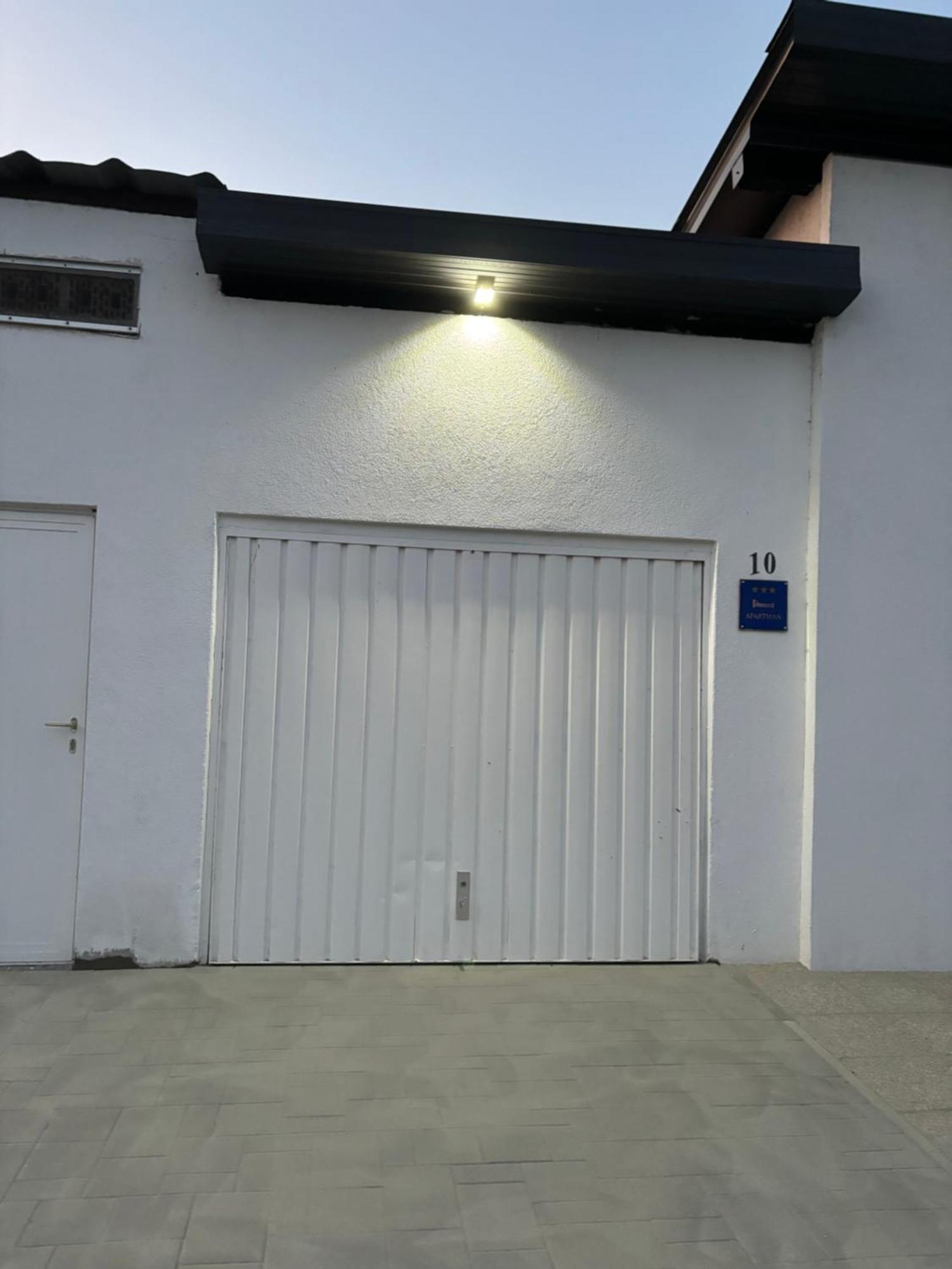 Апартаменти Kod Dide - Entry With Pin 0-24H Славонський Брод Екстер'єр фото